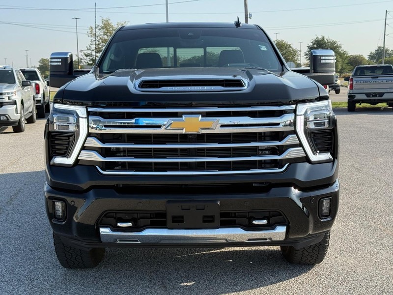 Chevrolet Silverado 2500HD Vehicle Full-screen Gallery Image 9