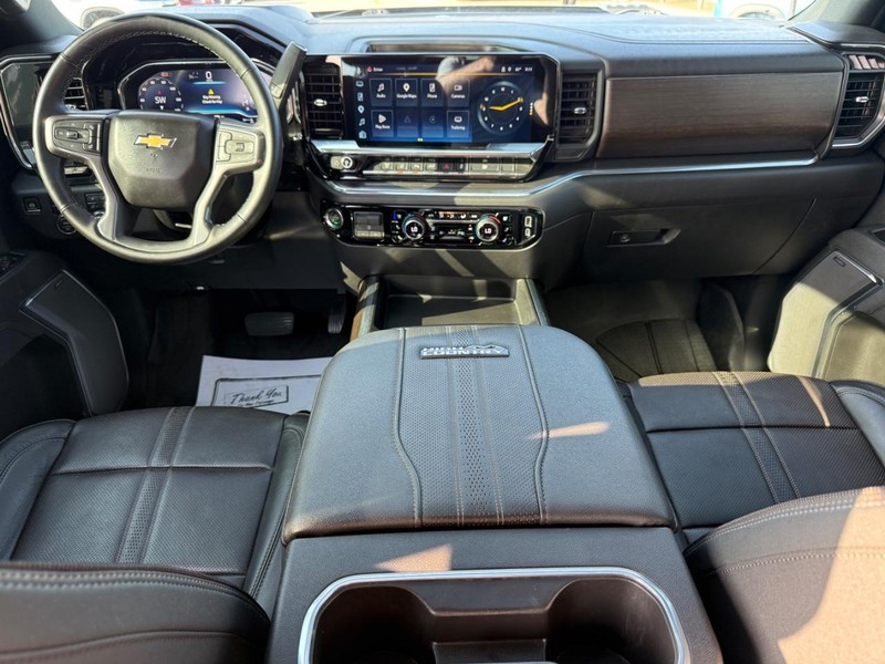 Chevrolet Silverado 2500HD Vehicle Full-screen Gallery Image 13