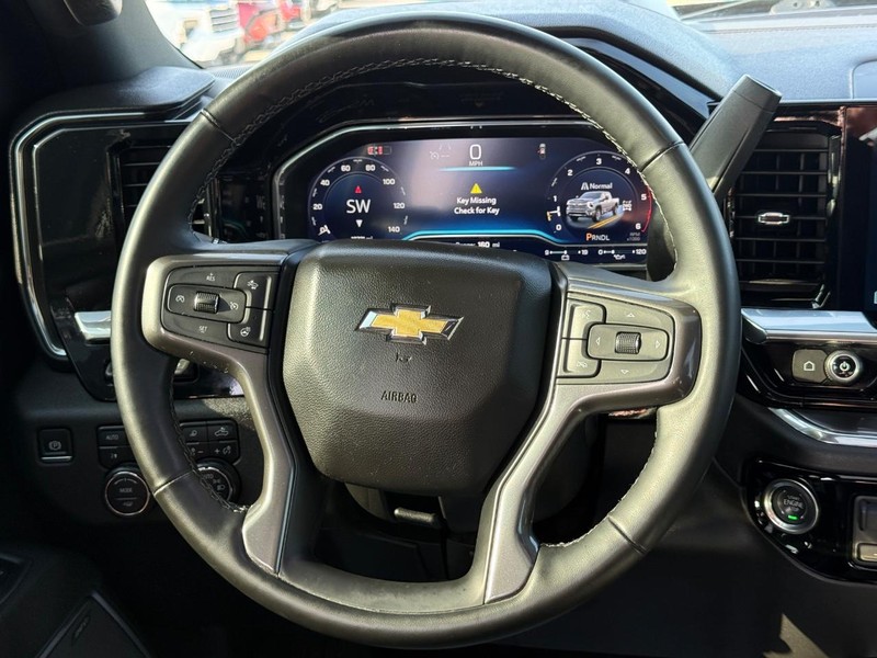 Chevrolet Silverado 2500HD Vehicle Full-screen Gallery Image 14