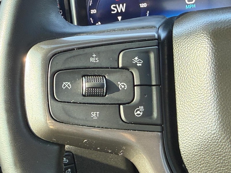 Chevrolet Silverado 2500HD Vehicle Full-screen Gallery Image 15