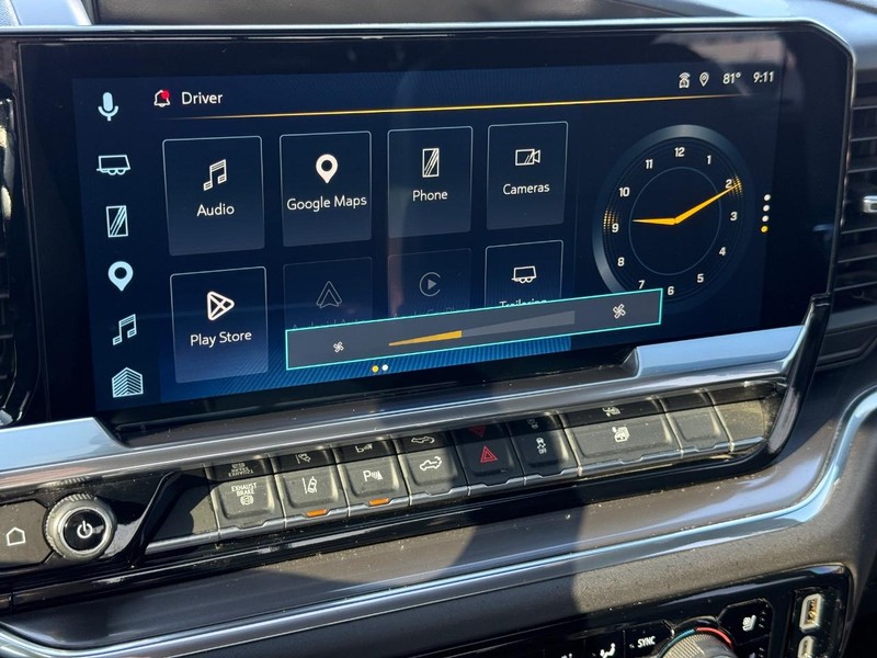 Chevrolet Silverado 2500HD Vehicle Full-screen Gallery Image 17