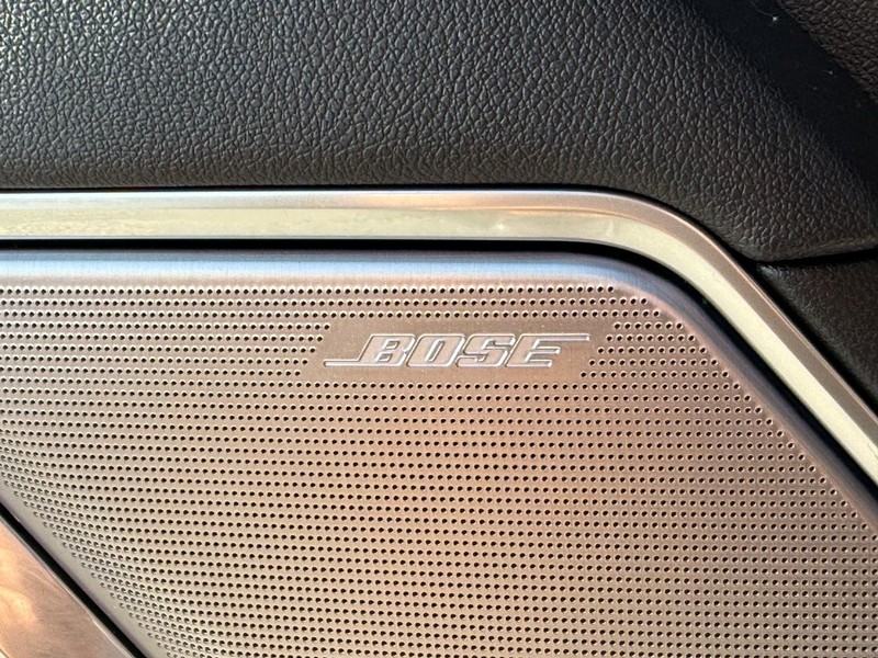 Chevrolet Silverado 2500HD Vehicle Full-screen Gallery Image 25