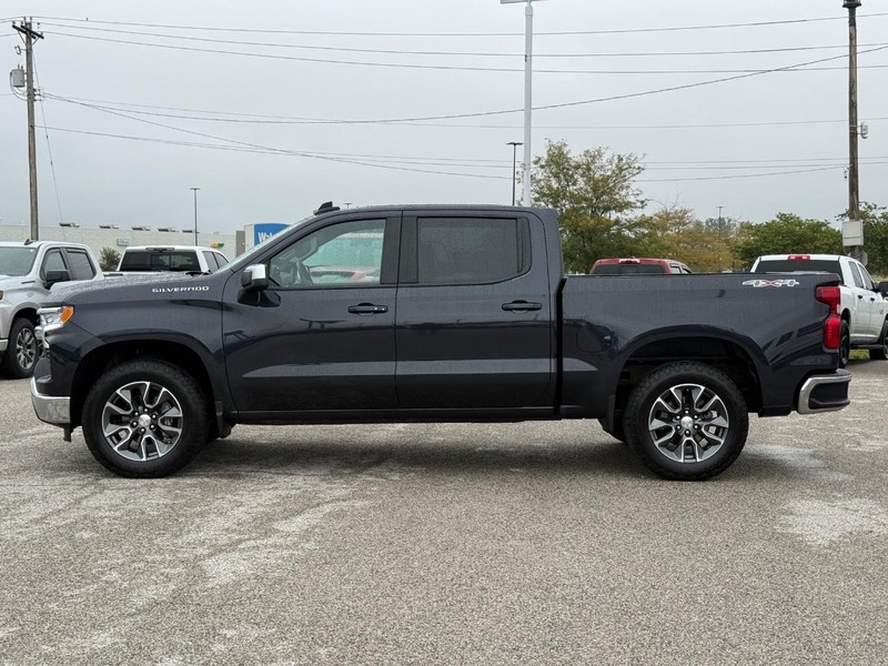 Chevrolet Silverado 1500 Vehicle Full-screen Gallery Image 2