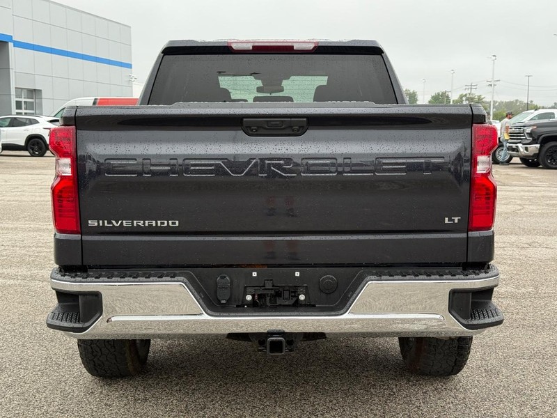 Chevrolet Silverado 1500 Vehicle Full-screen Gallery Image 4