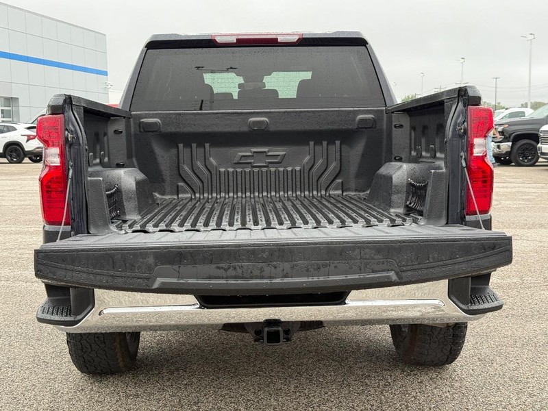 Chevrolet Silverado 1500 Vehicle Full-screen Gallery Image 6