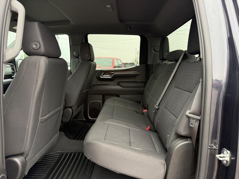 Chevrolet Silverado 1500 Vehicle Full-screen Gallery Image 10