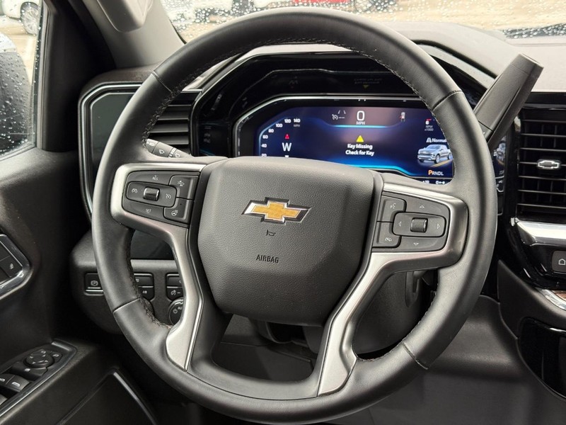 Chevrolet Silverado 1500 Vehicle Full-screen Gallery Image 12