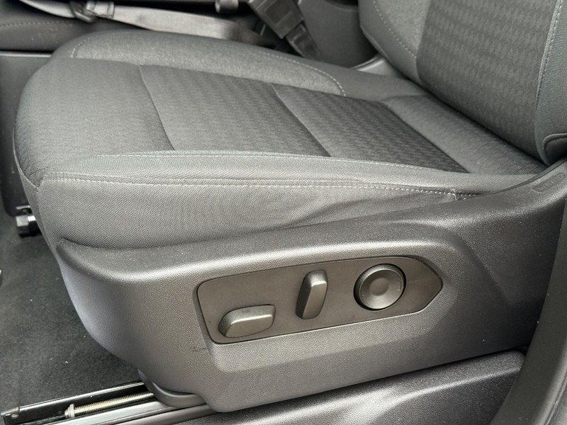 Chevrolet Silverado 1500 Vehicle Full-screen Gallery Image 23