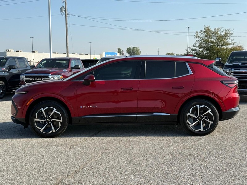Chevrolet Equinox EV Vehicle Full-screen Gallery Image 2