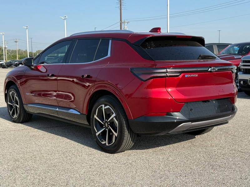 Chevrolet Equinox EV Vehicle Full-screen Gallery Image 3