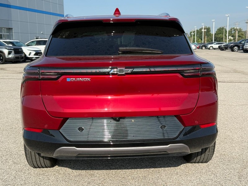 Chevrolet Equinox EV Vehicle Full-screen Gallery Image 4