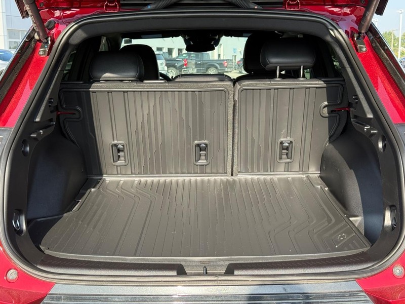 Chevrolet Equinox EV Vehicle Full-screen Gallery Image 6