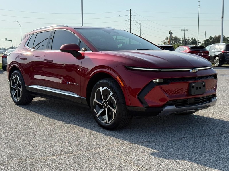 Chevrolet Equinox EV Vehicle Full-screen Gallery Image 8