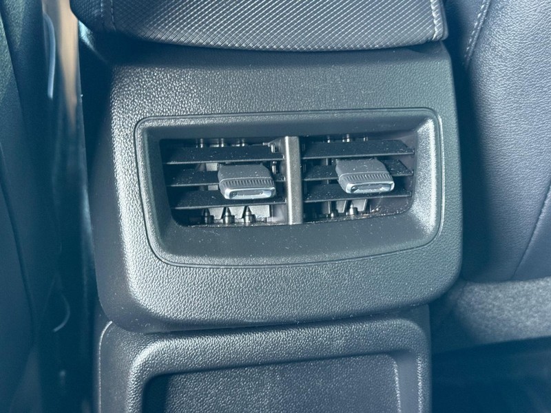 Chevrolet Equinox EV Vehicle Full-screen Gallery Image 11