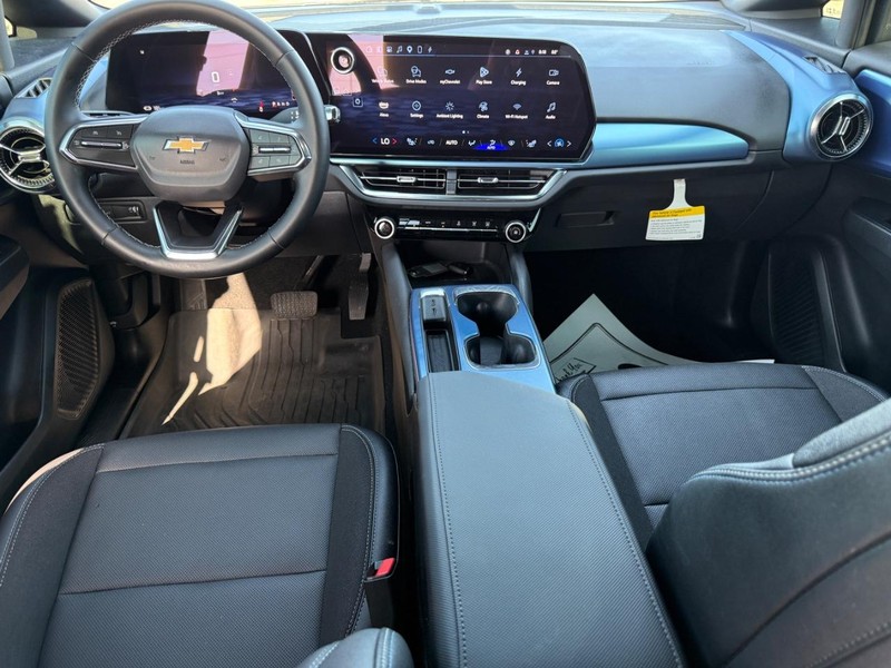 Chevrolet Equinox EV Vehicle Full-screen Gallery Image 12
