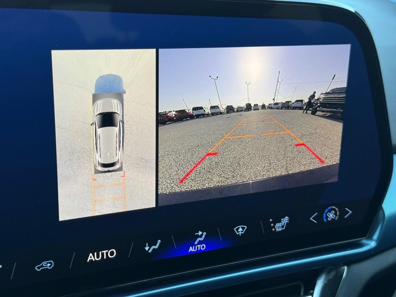 Chevrolet Equinox EV Vehicle Full-screen Gallery Image 17