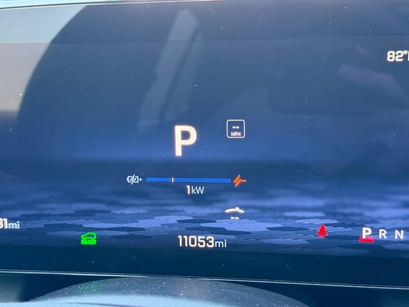 Chevrolet Equinox EV Vehicle Full-screen Gallery Image 20