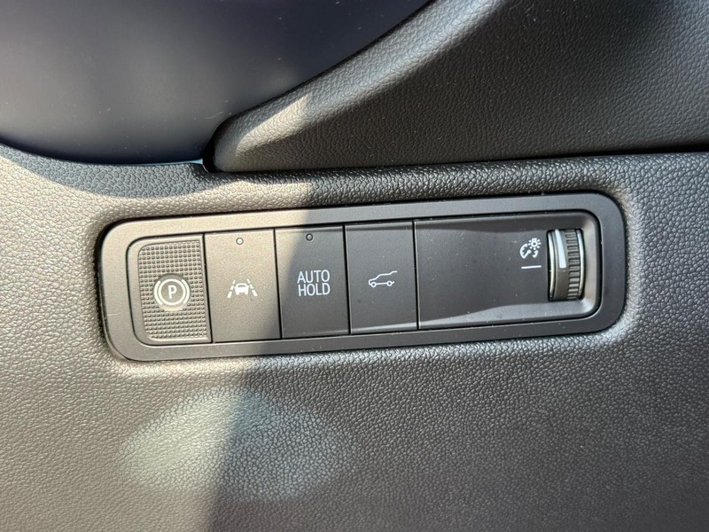 Chevrolet Equinox EV Vehicle Full-screen Gallery Image 21