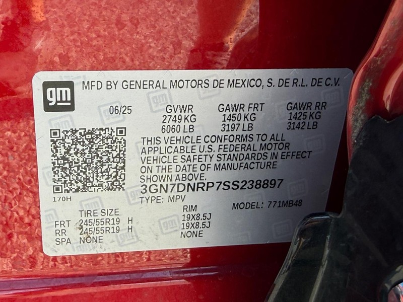 Chevrolet Equinox EV Vehicle Full-screen Gallery Image 24