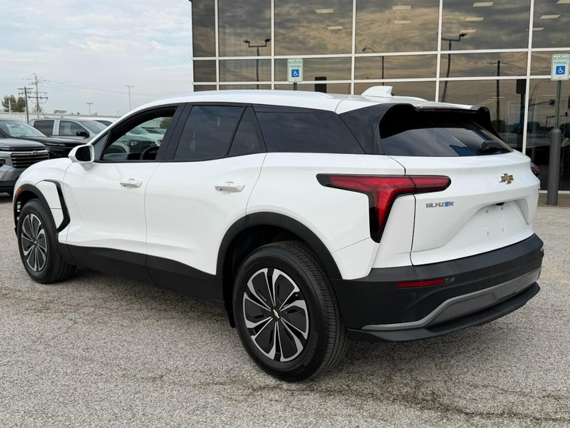 Chevrolet Blazer EV Vehicle Full-screen Gallery Image 03