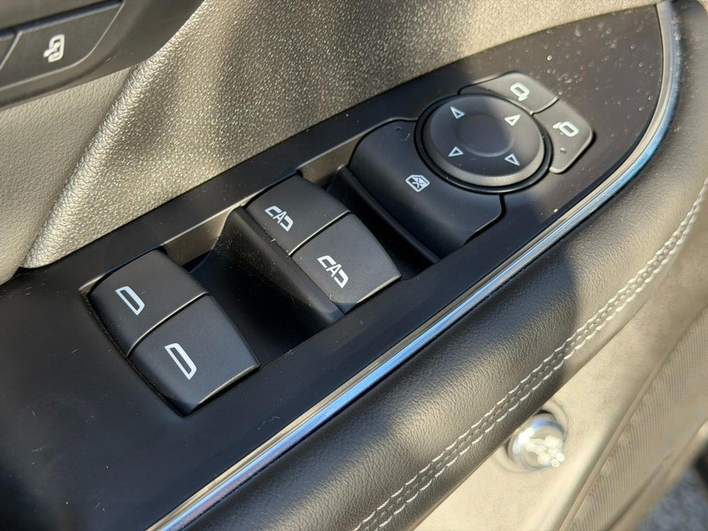Buick Envision Vehicle Full-screen Gallery Image 16