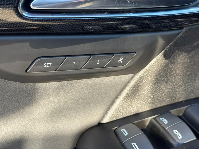 Buick Envision Vehicle Full-screen Gallery Image 17