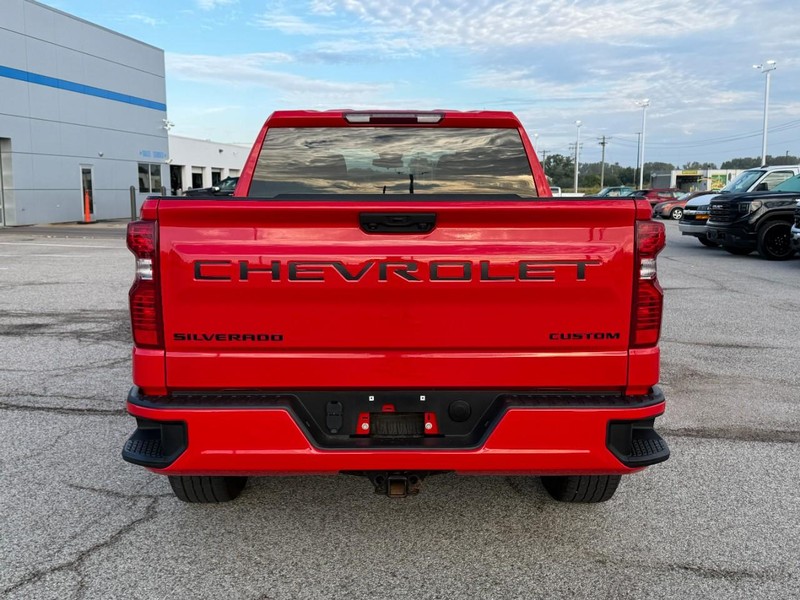 Chevrolet Silverado 1500 Vehicle Full-screen Gallery Image 4