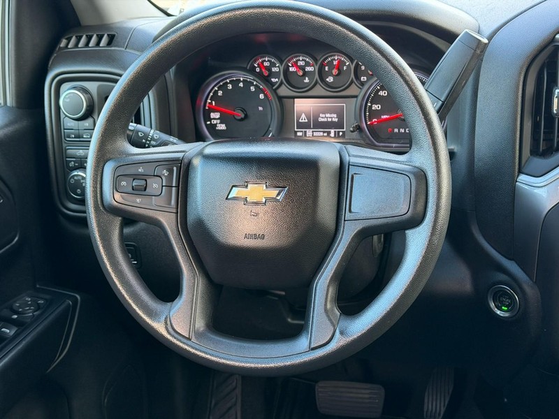 Chevrolet Silverado 1500 Vehicle Full-screen Gallery Image 12