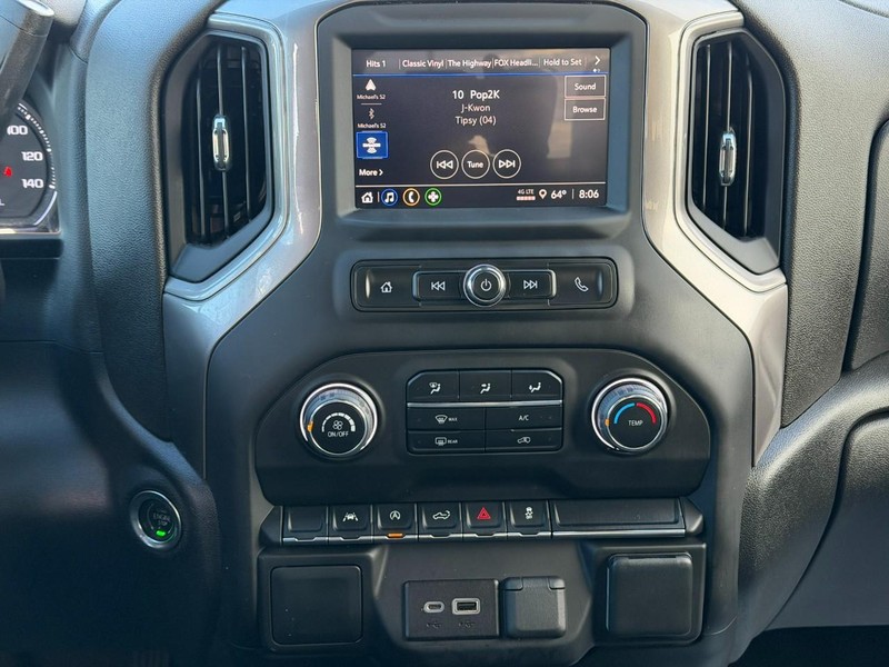 Chevrolet Silverado 1500 Vehicle Full-screen Gallery Image 13