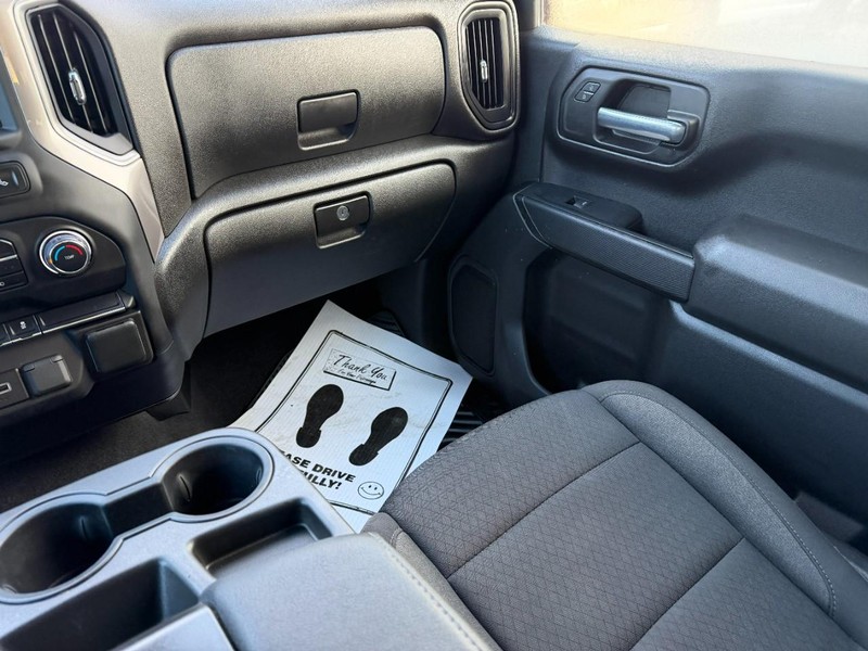 Chevrolet Silverado 1500 Vehicle Full-screen Gallery Image 15