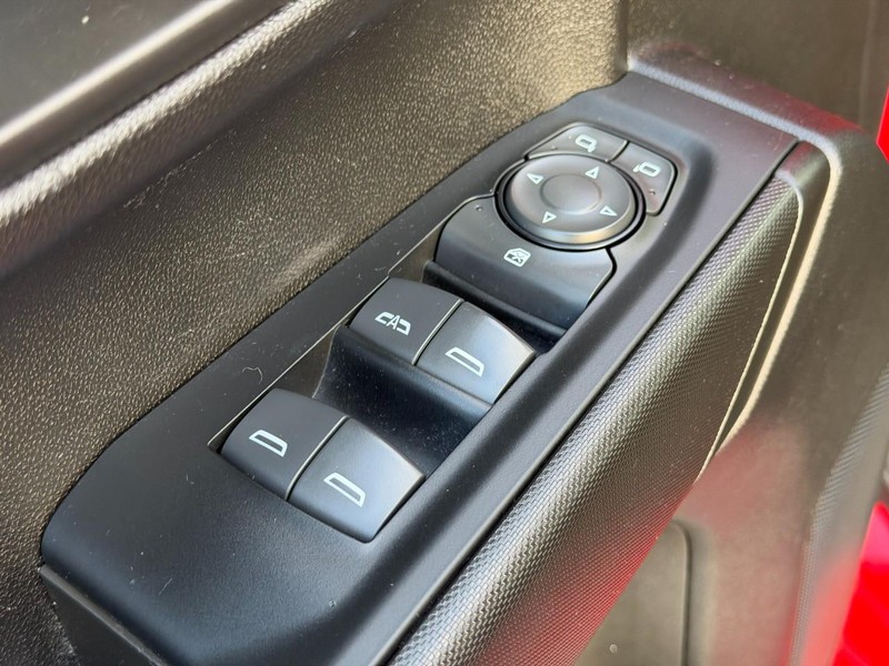 Chevrolet Silverado 1500 Vehicle Full-screen Gallery Image 16