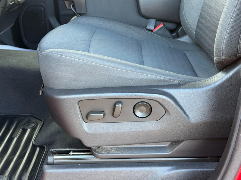 Chevrolet Silverado 1500 Vehicle Full-screen Gallery Image 17