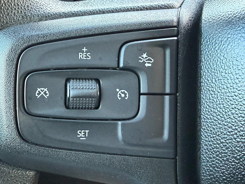 Chevrolet Silverado 1500 Vehicle Full-screen Gallery Image 18
