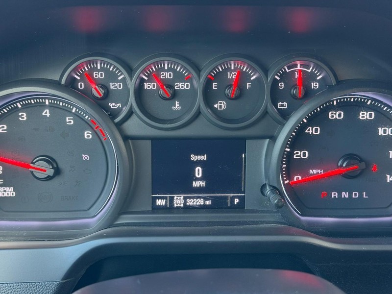 Chevrolet Silverado 1500 Vehicle Full-screen Gallery Image 19