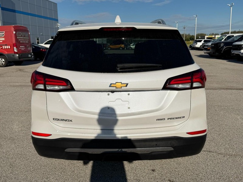 Chevrolet Equinox Vehicle Full-screen Gallery Image 04