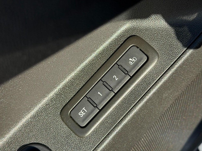 Chevrolet Equinox Vehicle Full-screen Gallery Image 18