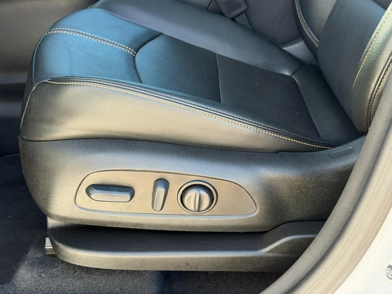 Chevrolet Equinox Vehicle Full-screen Gallery Image 19