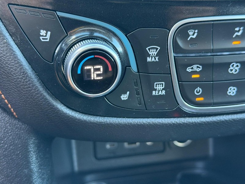Chevrolet Equinox Vehicle Full-screen Gallery Image 24