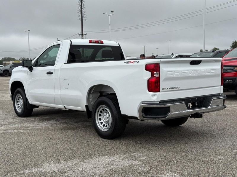 Chevrolet Silverado 1500 Vehicle Full-screen Gallery Image 4