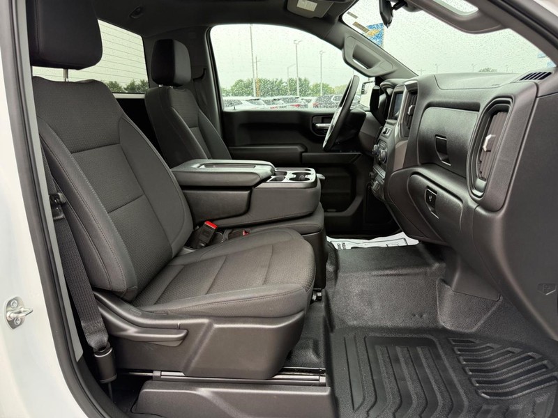 Chevrolet Silverado 1500 Vehicle Full-screen Gallery Image 11