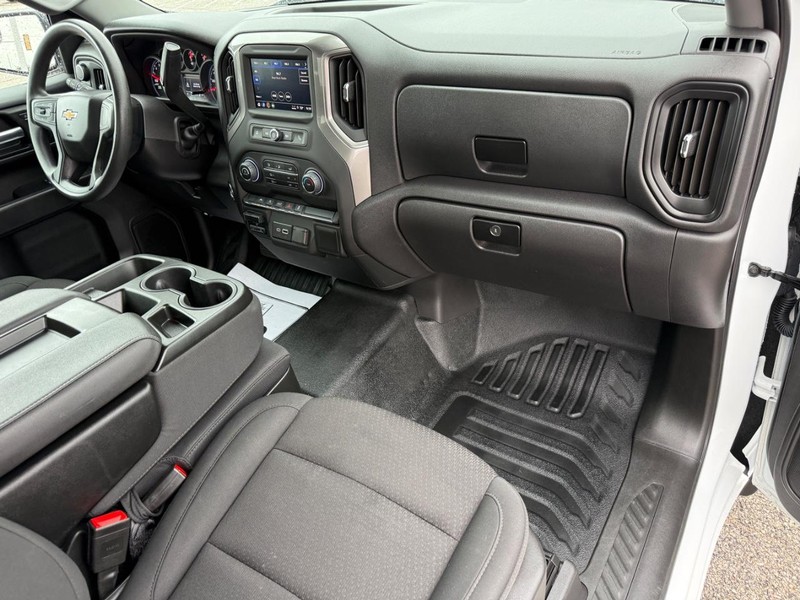 Chevrolet Silverado 1500 Vehicle Full-screen Gallery Image 12