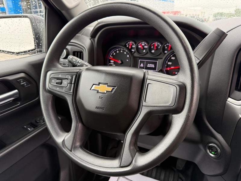 Chevrolet Silverado 1500 Vehicle Full-screen Gallery Image 13