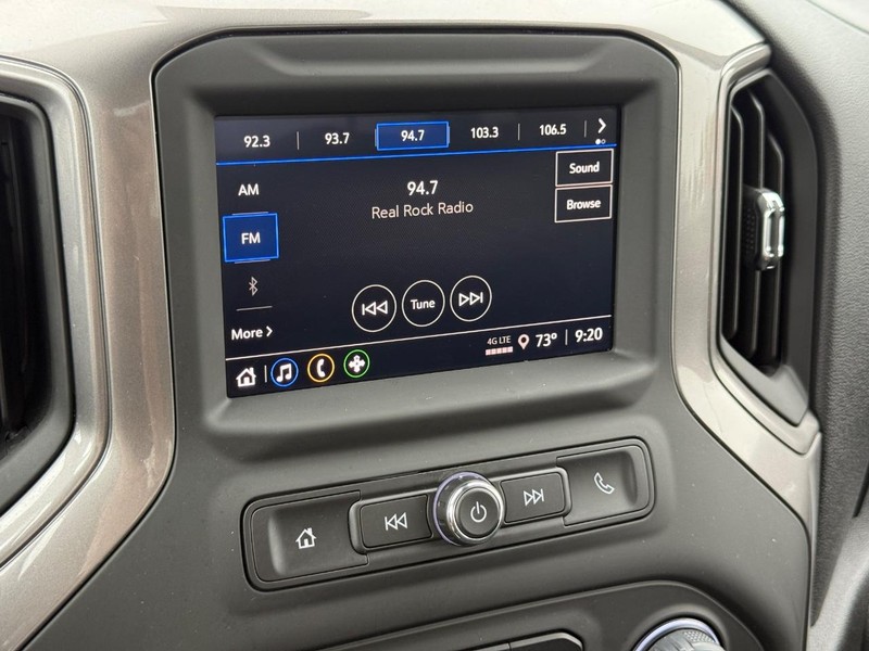 Chevrolet Silverado 1500 Vehicle Full-screen Gallery Image 16