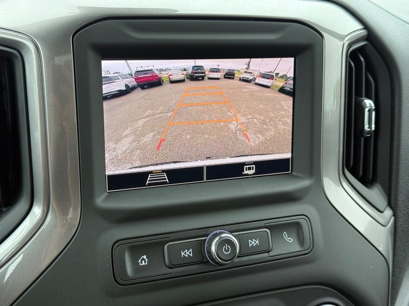 Chevrolet Silverado 1500 Vehicle Full-screen Gallery Image 17