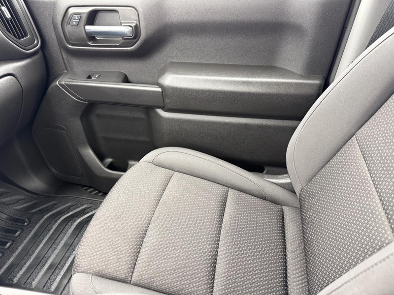 Chevrolet Silverado 1500 Vehicle Full-screen Gallery Image 19