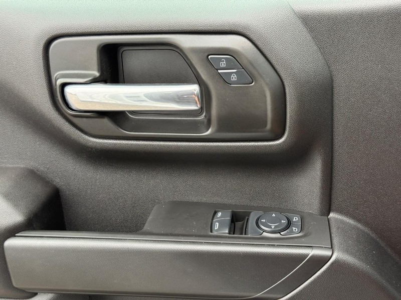 Chevrolet Silverado 1500 Vehicle Full-screen Gallery Image 22