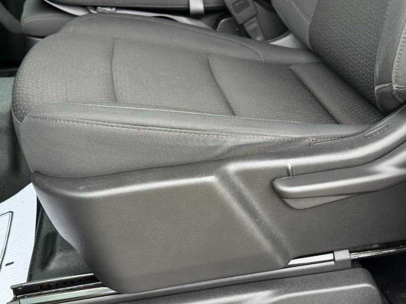 Chevrolet Silverado 1500 Vehicle Full-screen Gallery Image 23