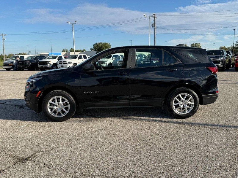 Chevrolet Equinox Vehicle Full-screen Gallery Image 02