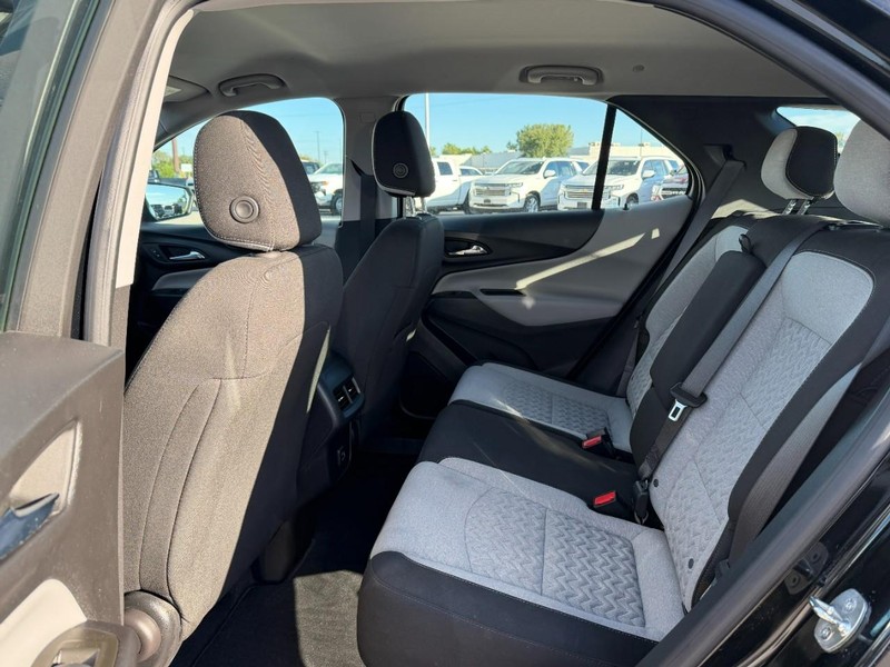 Chevrolet Equinox Vehicle Full-screen Gallery Image 10