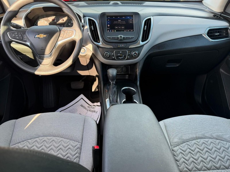 Chevrolet Equinox Vehicle Full-screen Gallery Image 11